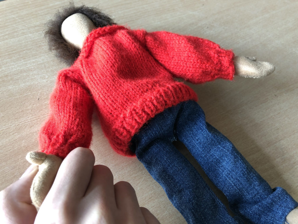 Anziehpuppe mit Pullover