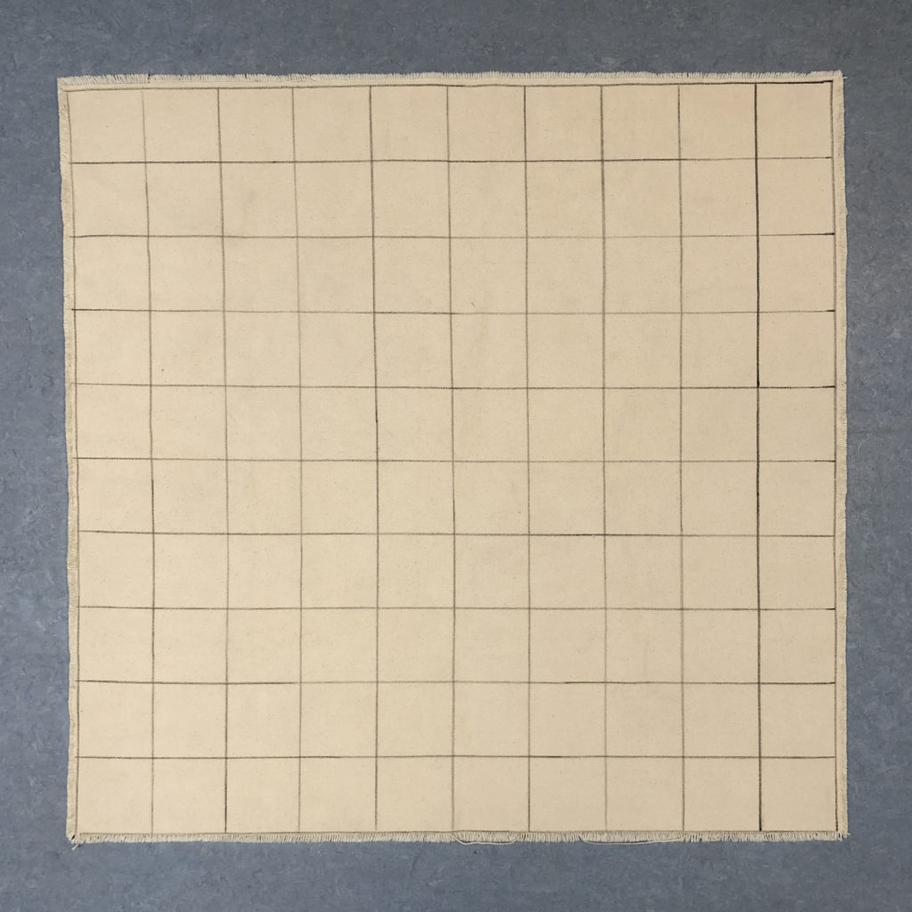 Der leere Hunderterbrett-Teppich ist mehr als einen Quadratmeter groß